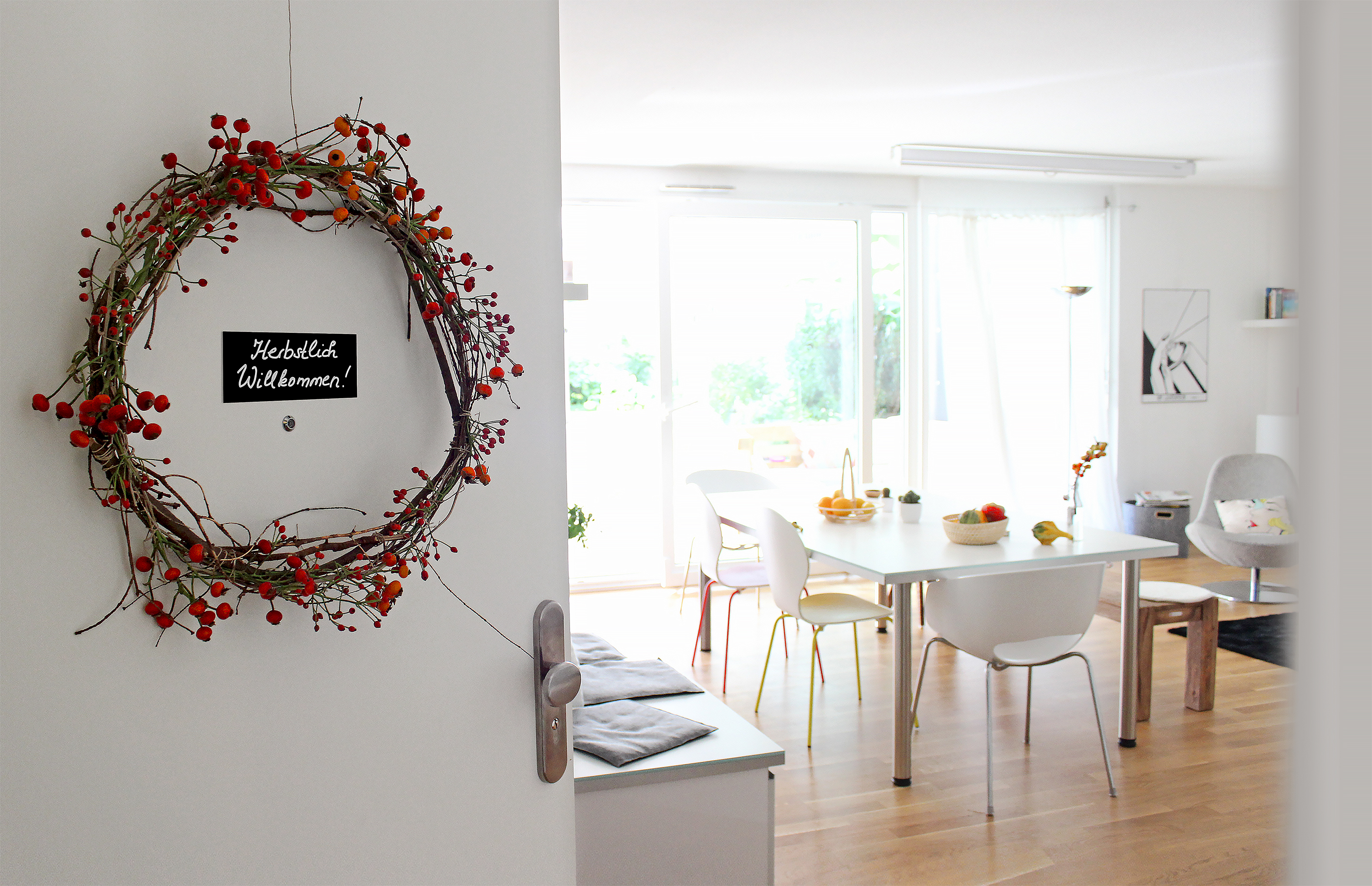 DIY Blumenkranz mit Hagebutten binden